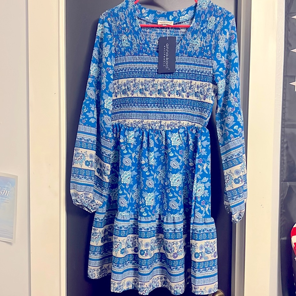Anna-Kaci blue knee length dress.